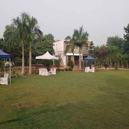 Club Awara Holiday Resort Manesar Exterior photo